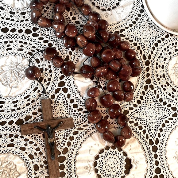 X-Large Kukui Seed Catholic Crucifix Rosary - Picture 4 of 4